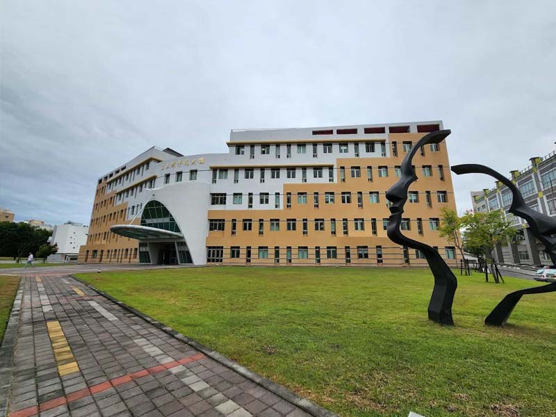 đại học quốc lập cần ích